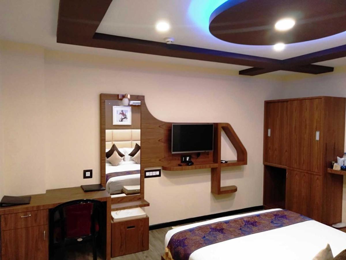 Dolphin Chocolate Inn Chandannagar Buitenkant foto