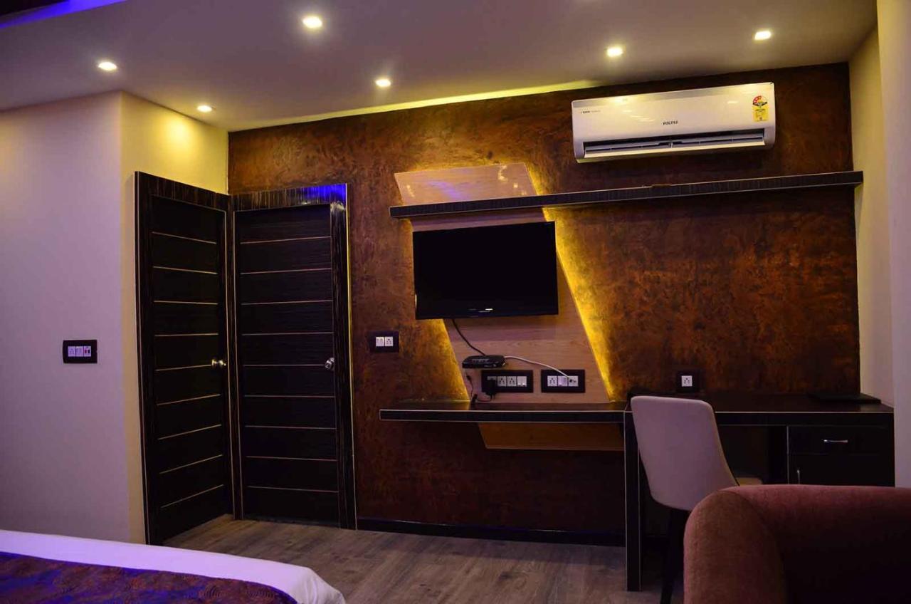 Dolphin Chocolate Inn Chandannagar Buitenkant foto