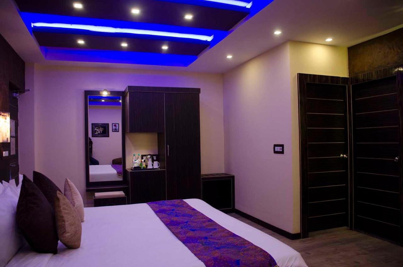 Dolphin Chocolate Inn Chandannagar Buitenkant foto
