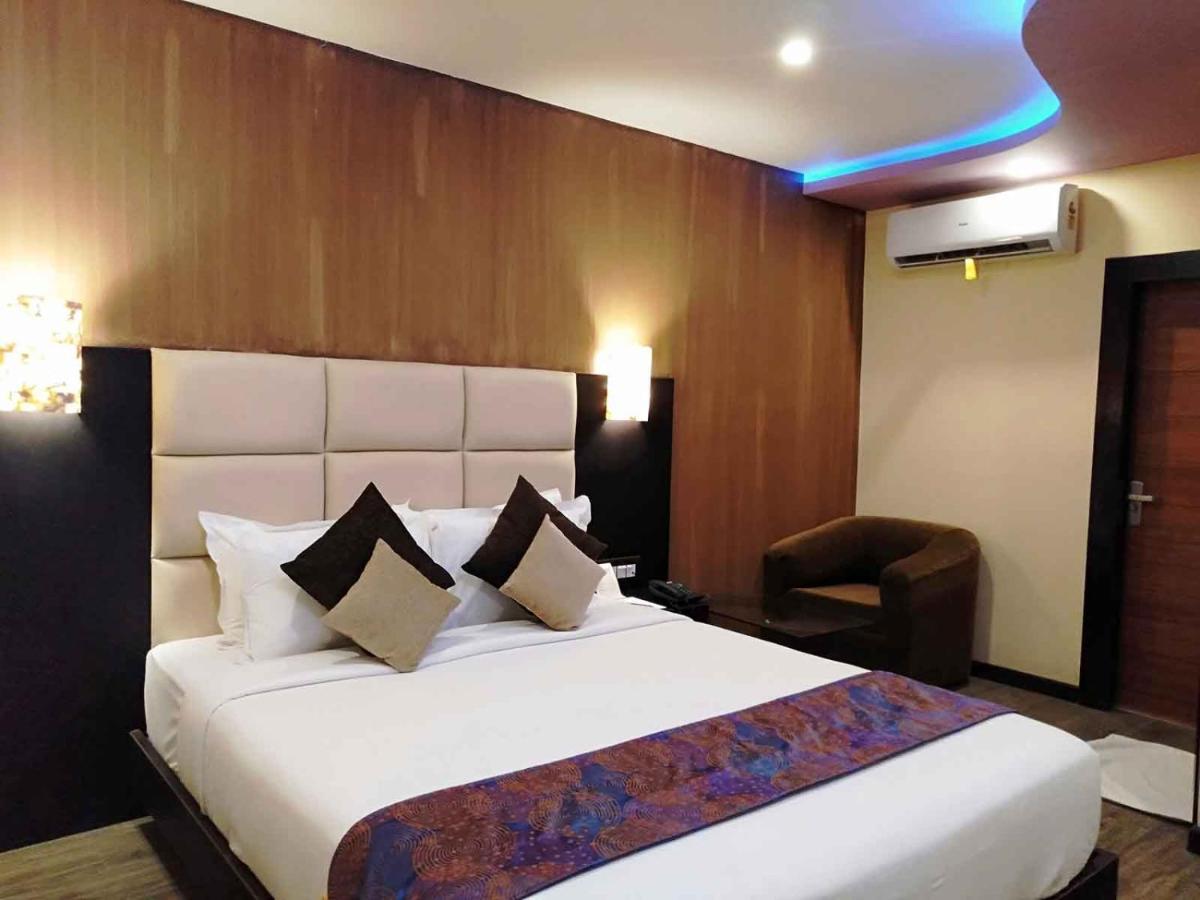 Dolphin Chocolate Inn Chandannagar Buitenkant foto