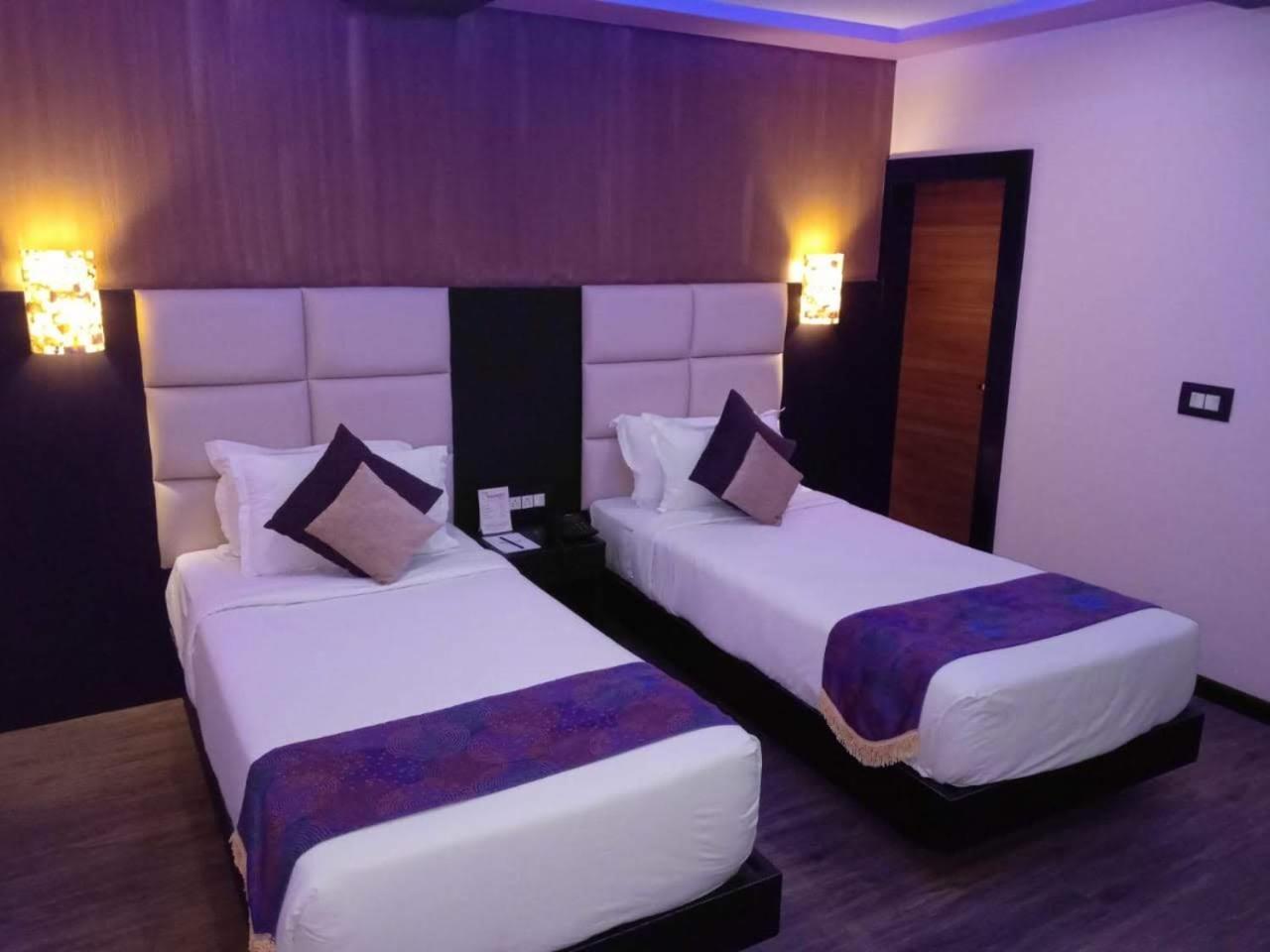 Dolphin Chocolate Inn Chandannagar Buitenkant foto