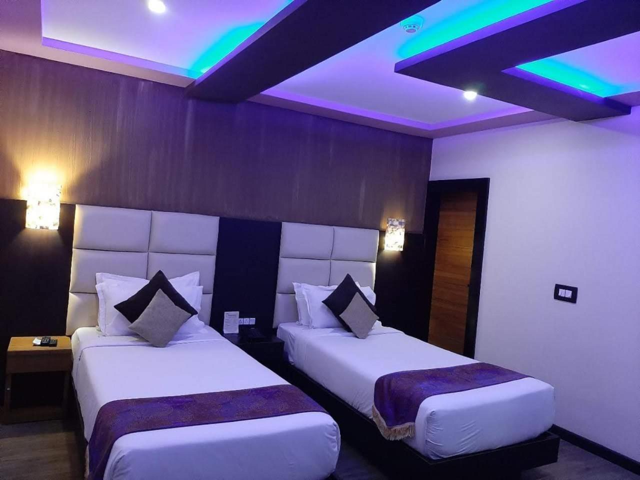 Dolphin Chocolate Inn Chandannagar Buitenkant foto