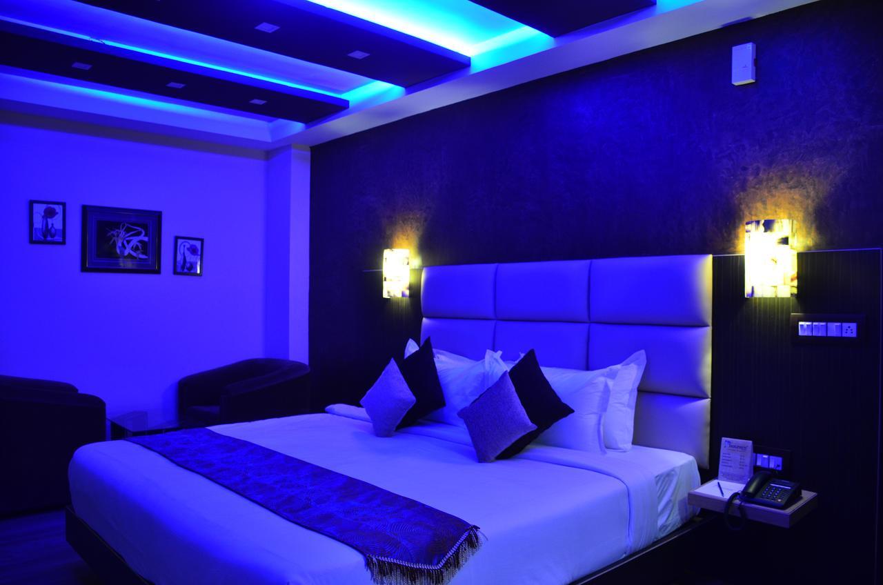 Dolphin Chocolate Inn Chandannagar Buitenkant foto