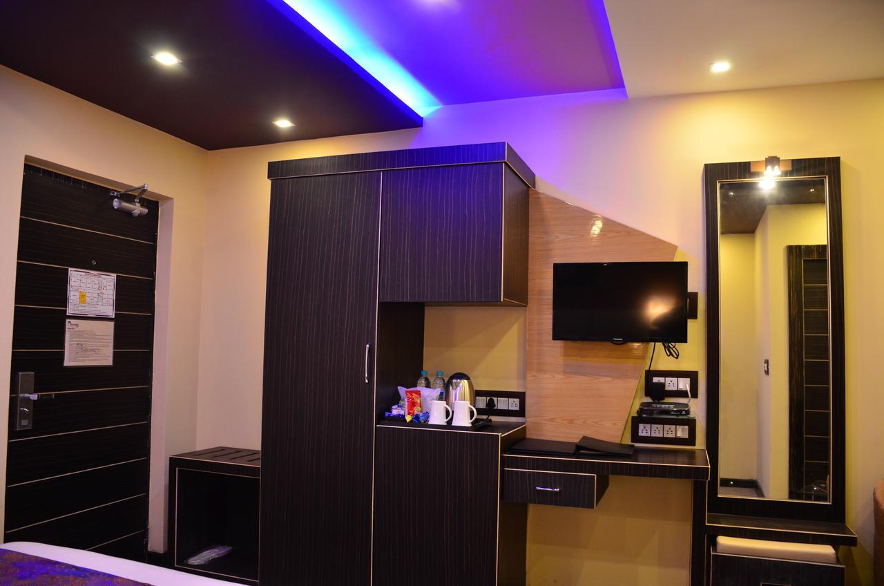 Dolphin Chocolate Inn Chandannagar Buitenkant foto