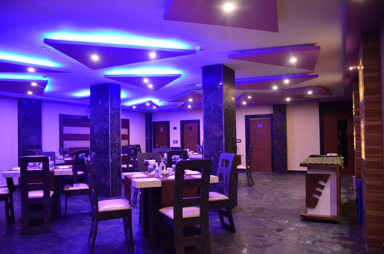 Dolphin Chocolate Inn Chandannagar Buitenkant foto