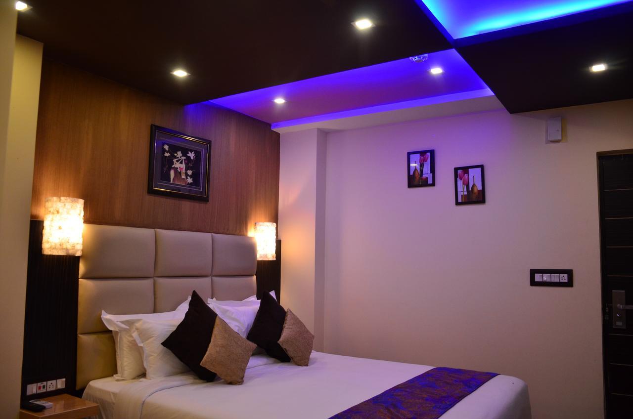 Dolphin Chocolate Inn Chandannagar Buitenkant foto