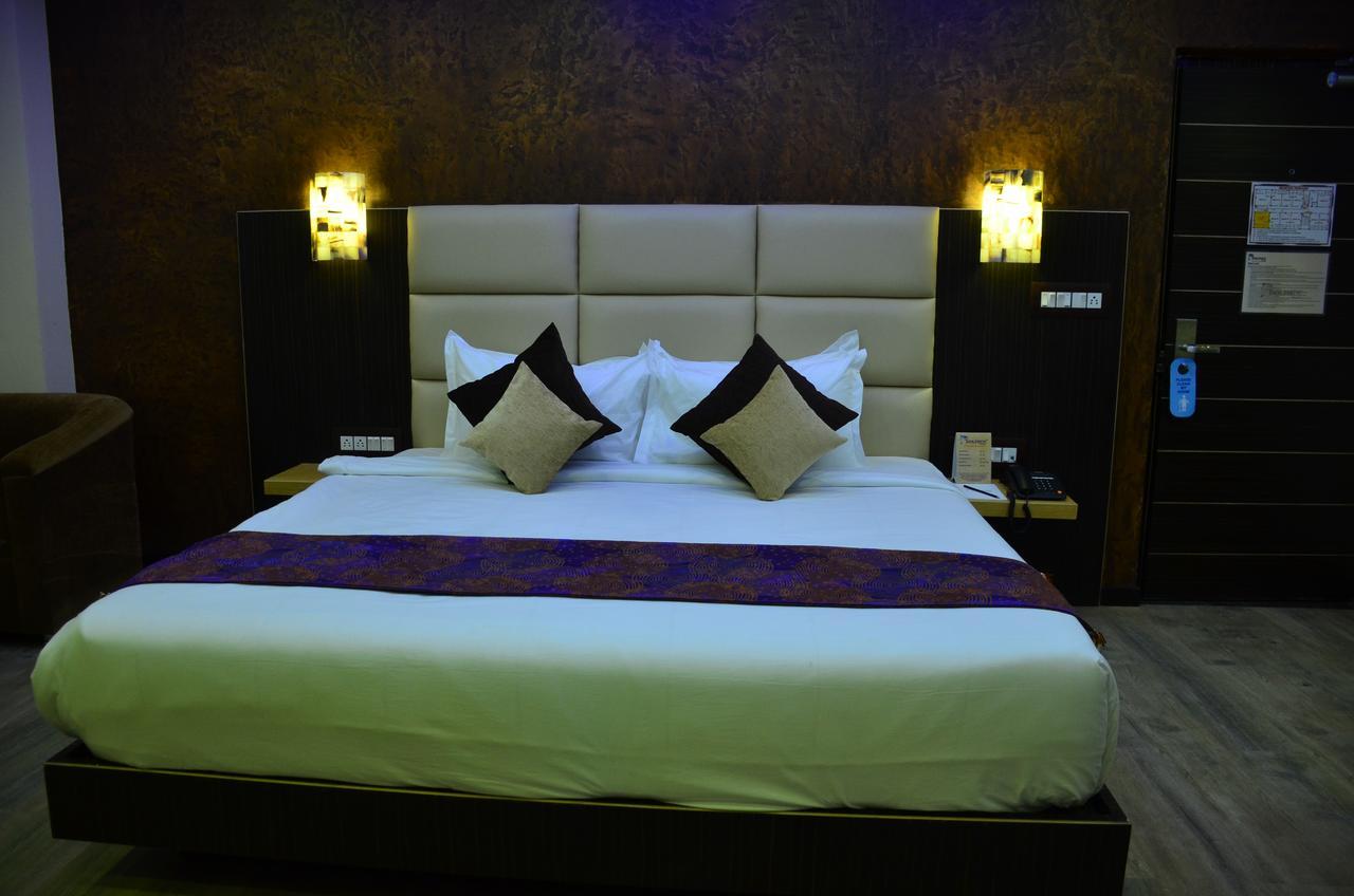 Dolphin Chocolate Inn Chandannagar Buitenkant foto