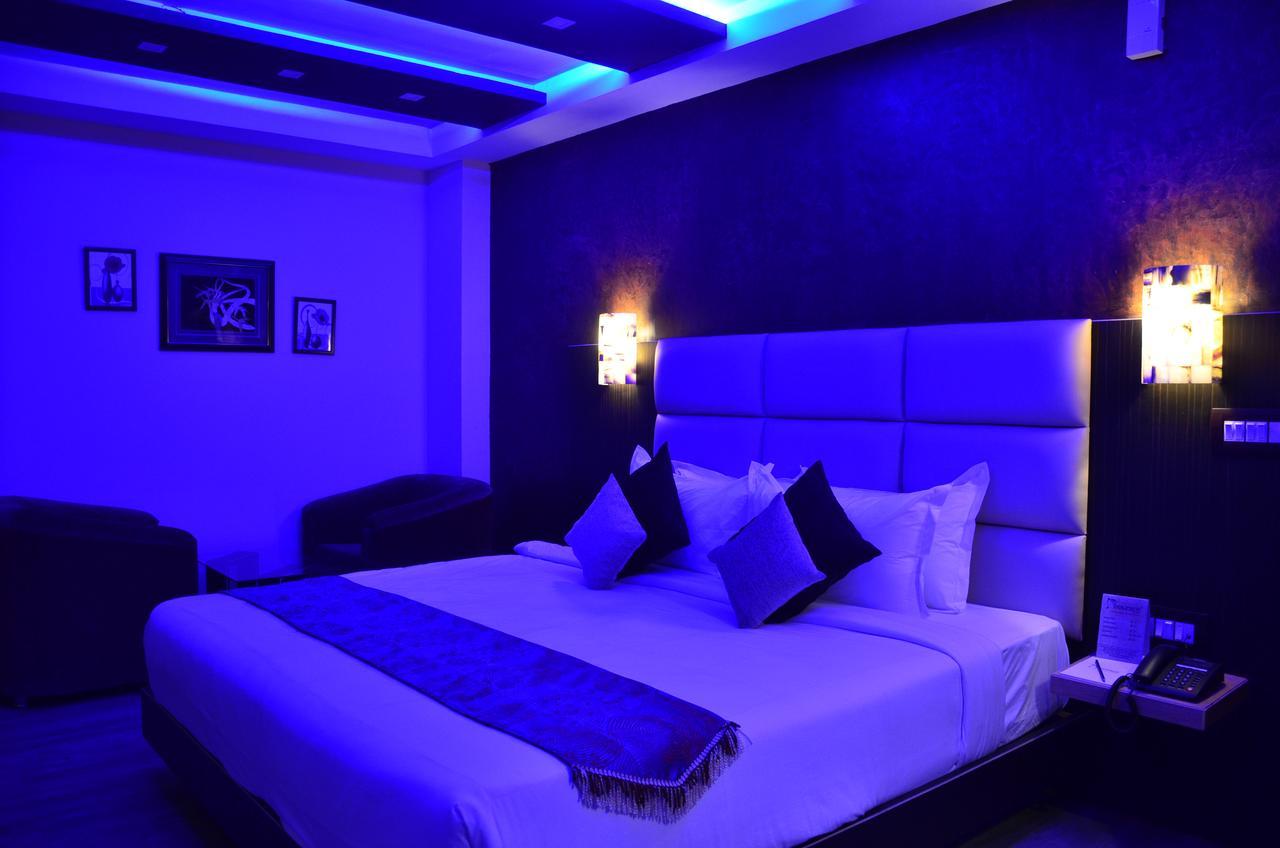 Dolphin Chocolate Inn Chandannagar Buitenkant foto