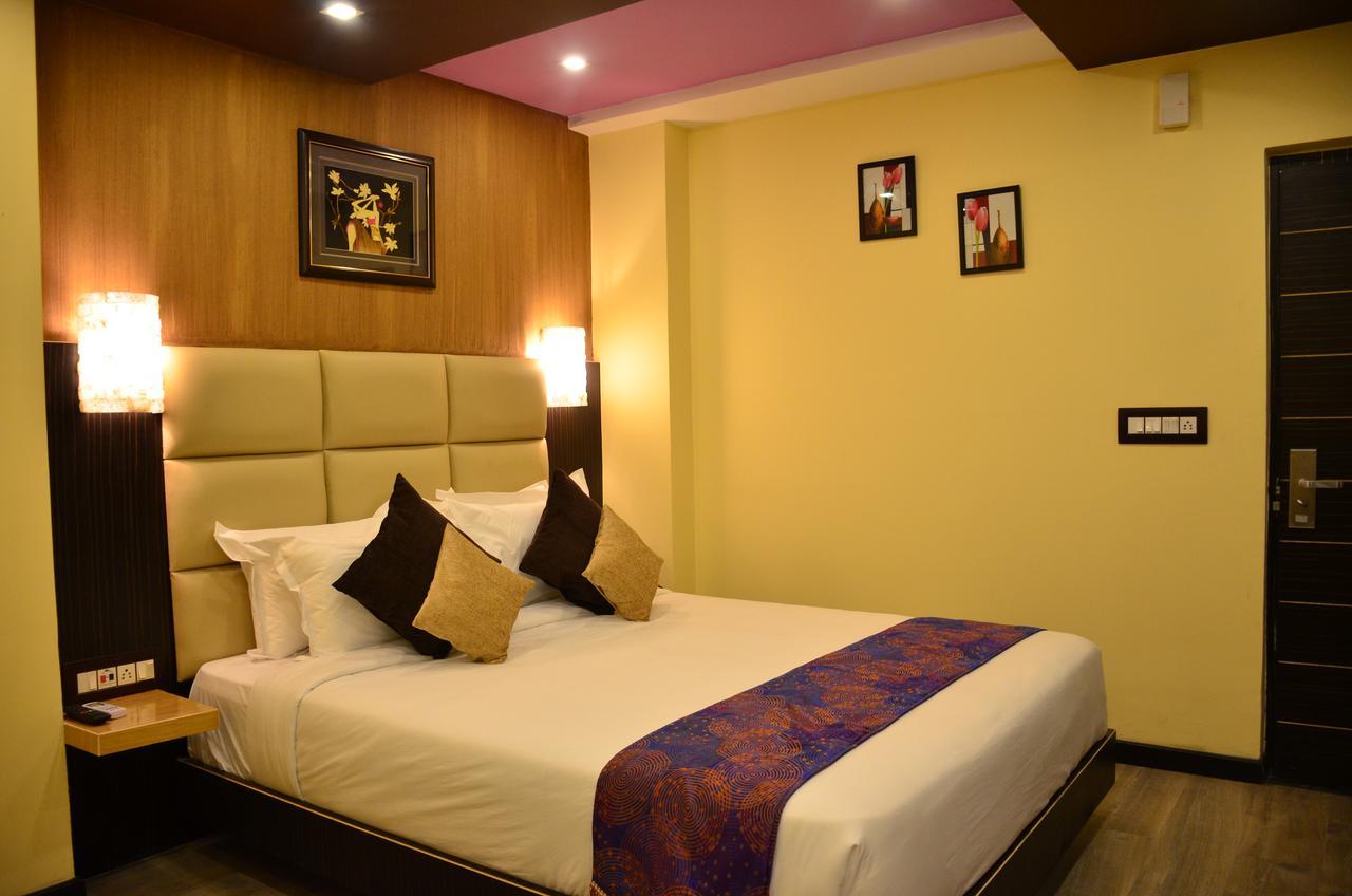 Dolphin Chocolate Inn Chandannagar Buitenkant foto