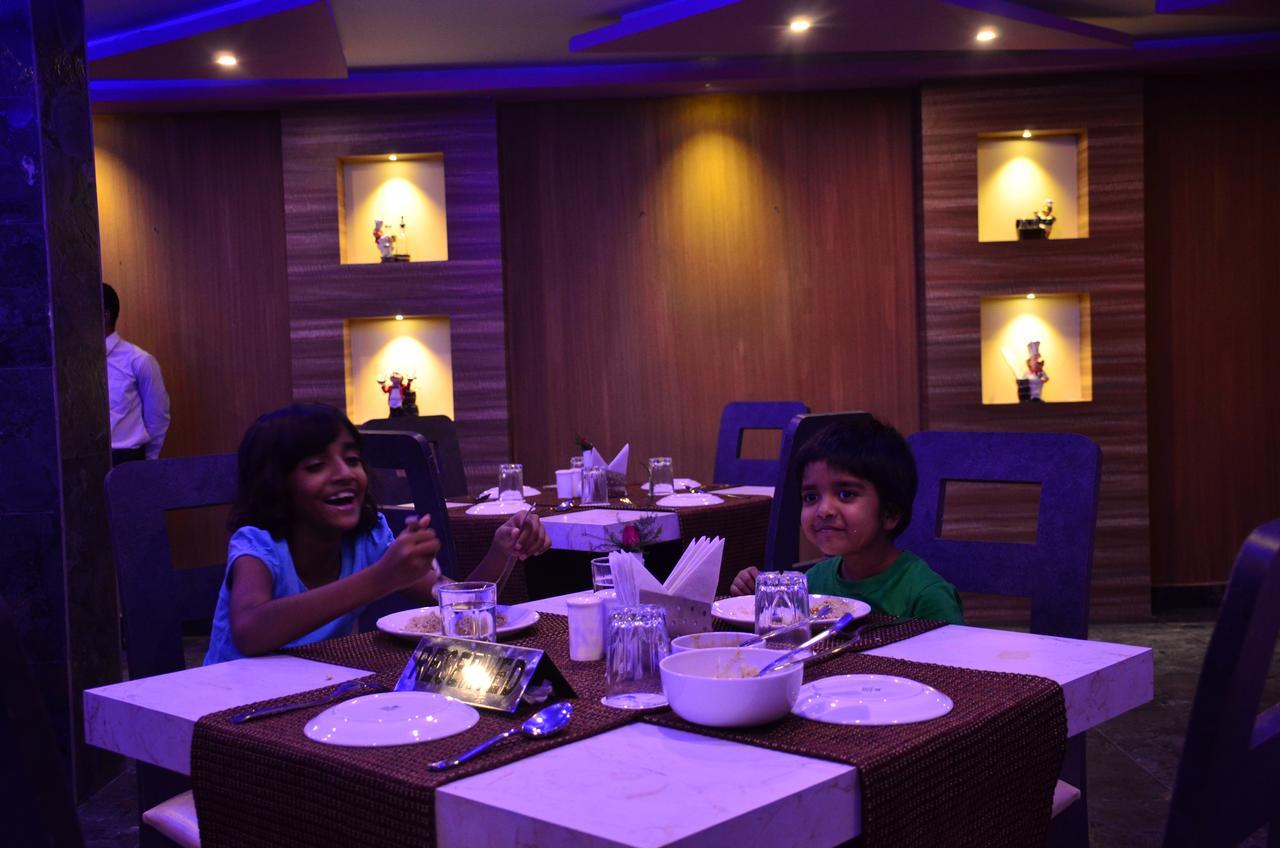 Dolphin Chocolate Inn Chandannagar Buitenkant foto